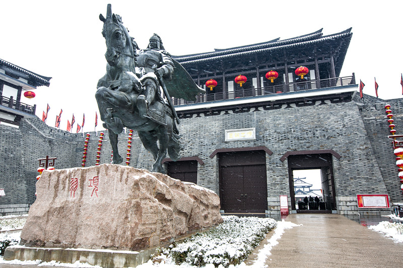 冬项羽骑马雕塑.jpg